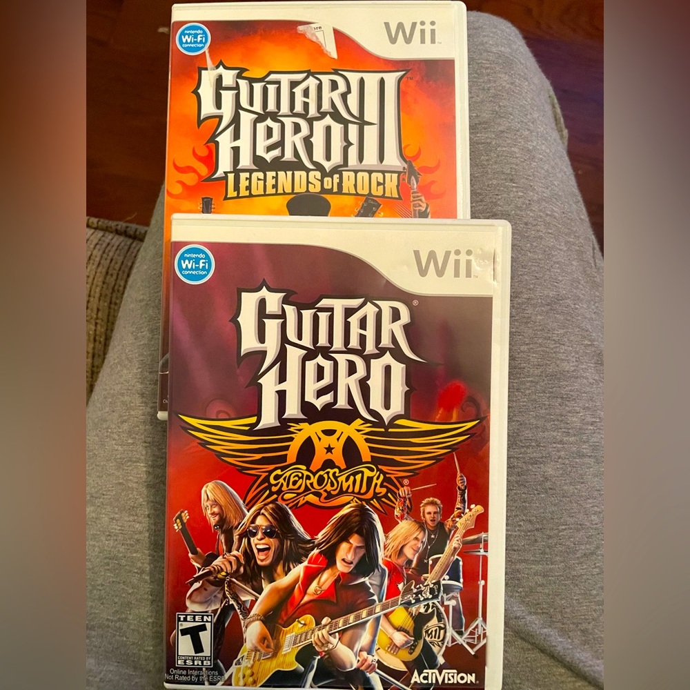 WII GUITAR HERO GAMES + 2 WII GUITARS